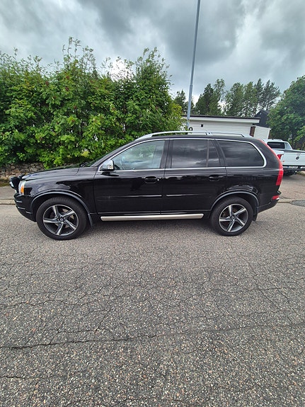 Volvo XC90 2 of 3