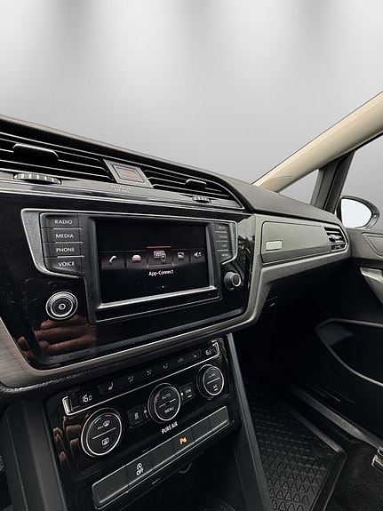 Volkswagen Touran 16 of 29