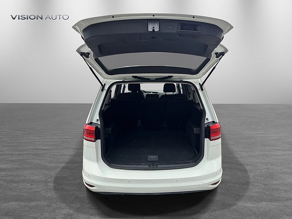 Volkswagen Touran 27 of 29