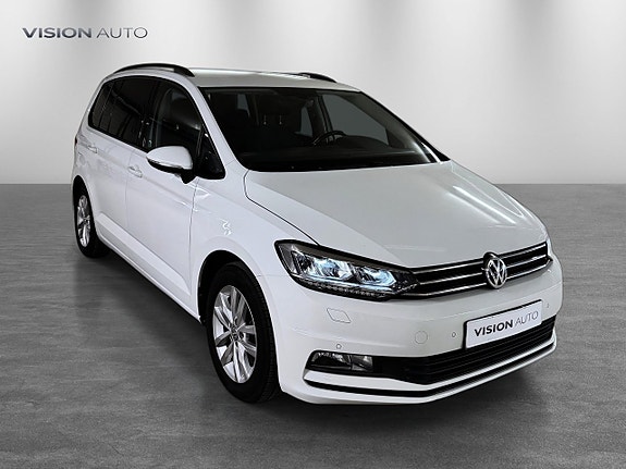 Volkswagen Touran 3 of 5