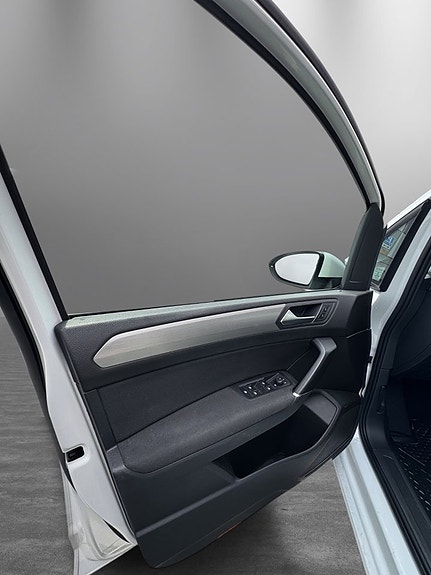 Volkswagen Touran 9 of 29