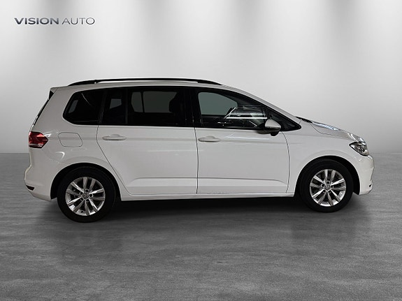 Volkswagen Touran 4 of 5