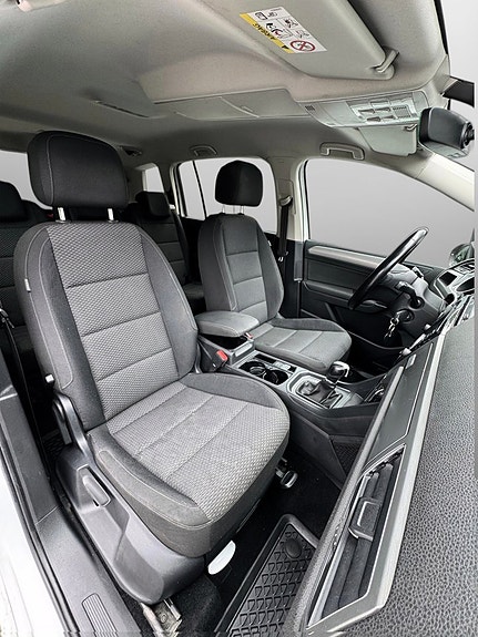 Volkswagen Touran 18 of 29