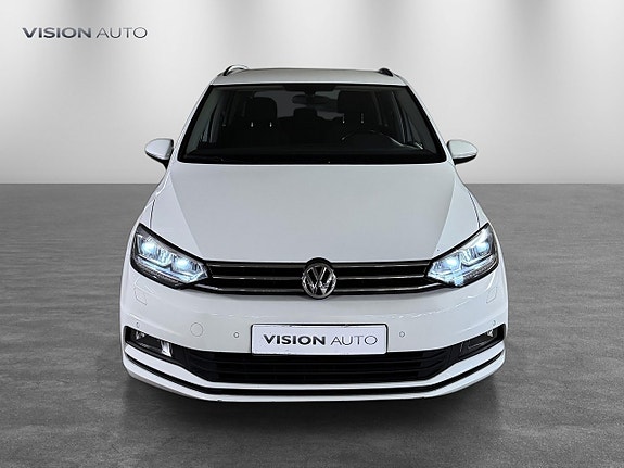 Volkswagen Touran 2 of 5