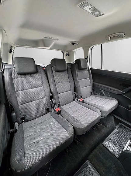Volkswagen Touran 21 of 29