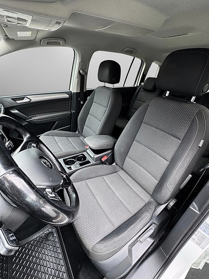 Volkswagen Touran 12 of 29