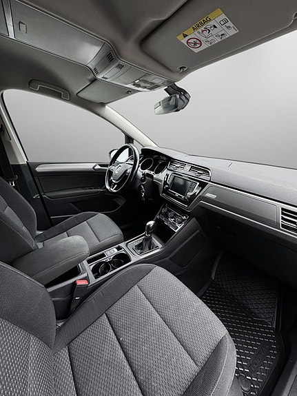 Volkswagen Touran 19 of 29
