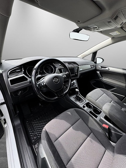 Volkswagen Touran 11 of 29