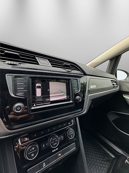 Volkswagen Touran 14 of 29
