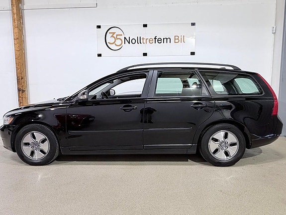 Volvo V50 2 of 5