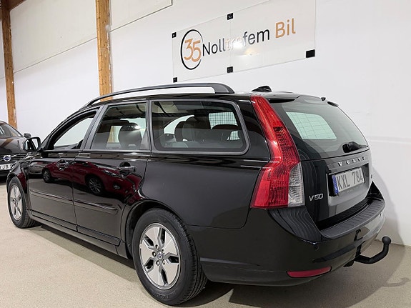 Volvo V50 3 of 5