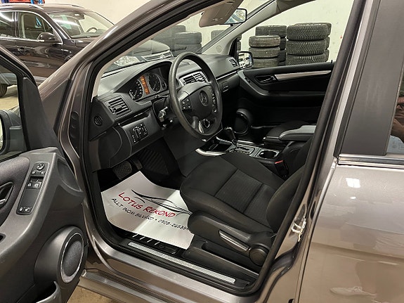 Mercedes-Benz B180 7 of 10