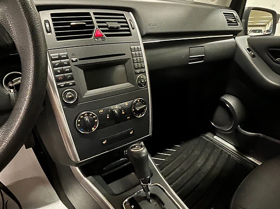 Mercedes-Benz B180 9 of 10