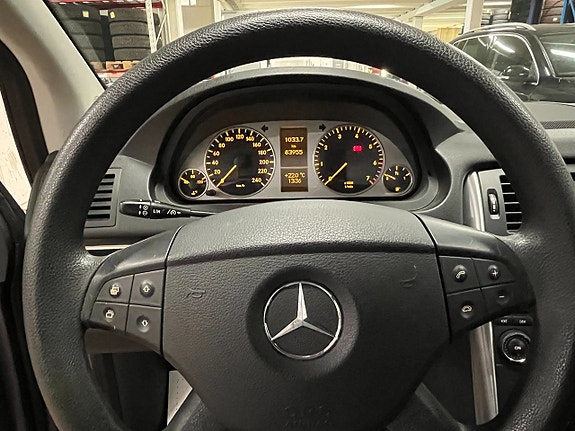 Mercedes-Benz B180 8 of 10
