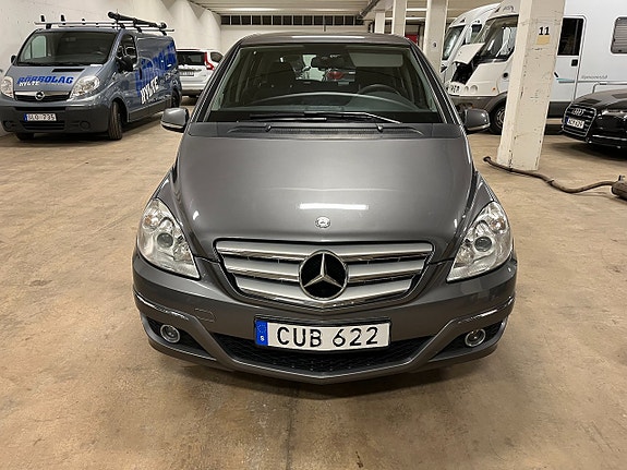 Mercedes-Benz B180 4 of 5