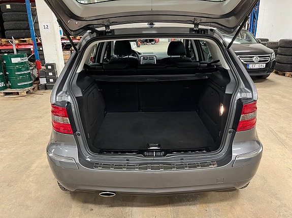 Mercedes-Benz B180 6 of 10