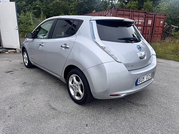Nissan Leaf 4 of 5