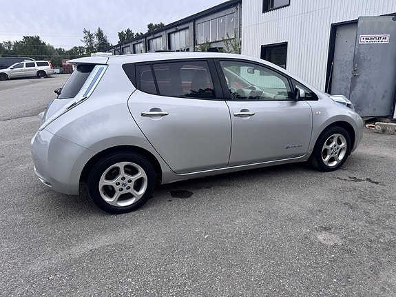 Nissan Leaf 3 of 5