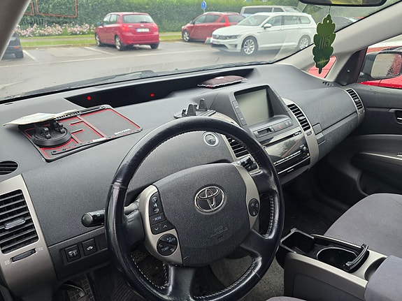 Toyota Prius 5 of 5