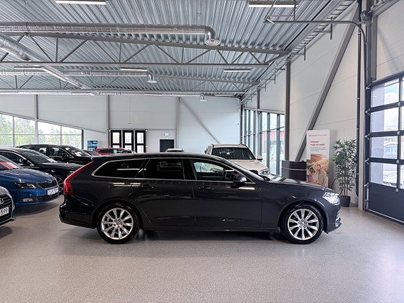Volvo V90 2 of 5