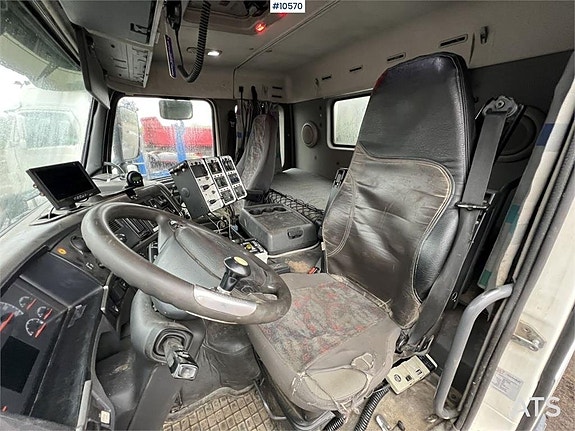 Volvo FM12 Tippbil med plogutrustning (154,000:- ex moms) 7 of 24