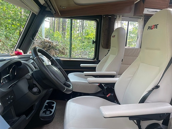Pilote G740, 2300 mil,  5-bältade platser, Alde, Nordic Edition, Automat, Ugn 4 of 28