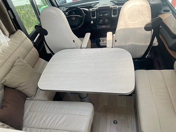 Pilote G740, 2300 mil,  5-bältade platser, Alde, Nordic Edition, Automat, Ugn 9 of 28