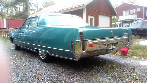 Oldsmobile Ninety Eight 2 of 5