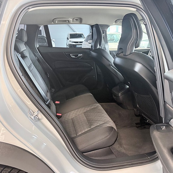 Volvo V60 Cross Country 14 of 20