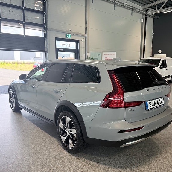 Volvo V60 Cross Country 7 of 20