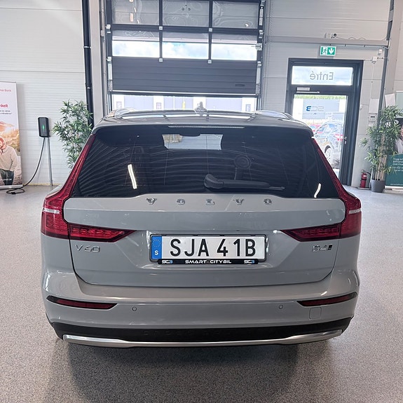 Volvo V60 Cross Country 4 of 5