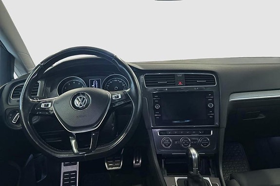 Volkswagen Golf Alltrack 9 of 11