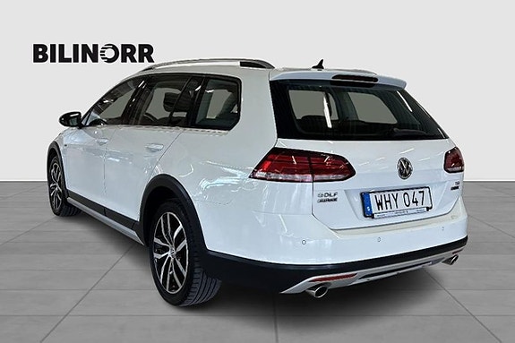 Volkswagen Golf Alltrack 2 of 5
