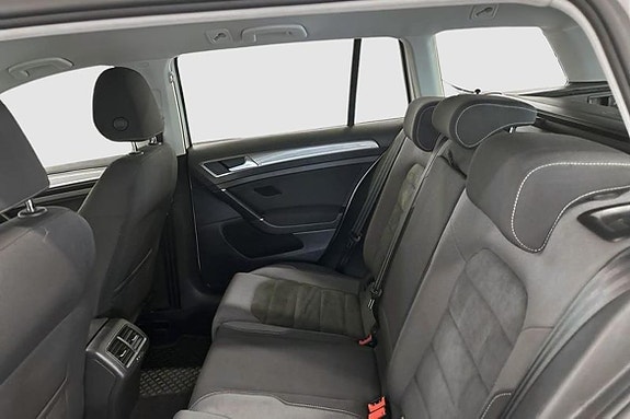 Volkswagen Golf Alltrack 8 of 11