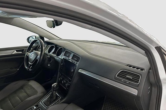 Volkswagen Golf Alltrack 6 of 11