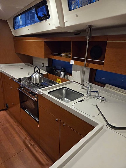Beneteau Oceanis 46.1 7 of 12