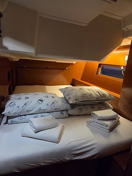 Beneteau Oceanis 46.1 9 of 12