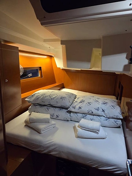 Beneteau Oceanis 46.1 8 of 12