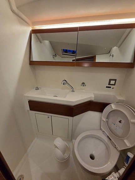 Beneteau Oceanis 46.1 11 of 12