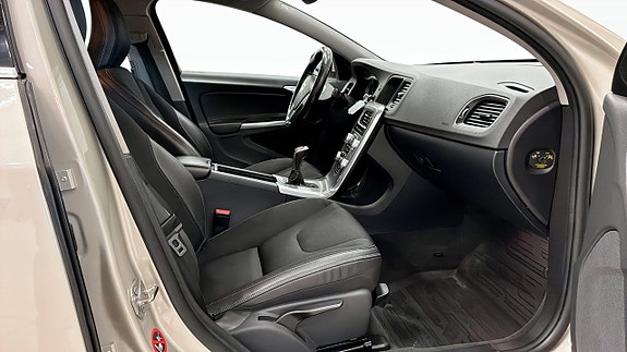 Volvo V60 3 of 5