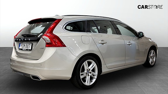 Volvo V60 2 of 5