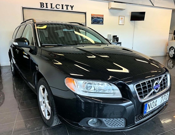 Volvo V70 2 of 5