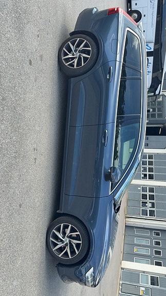 Volvo V60 2 of 5