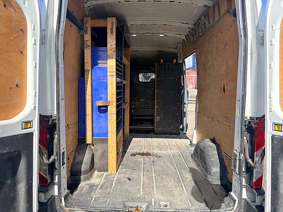 Ford Transit 11 of 12