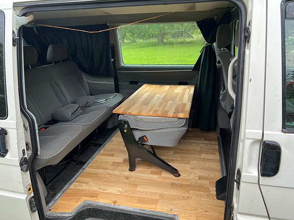 Volkswagen Caravelle 3 of 5
