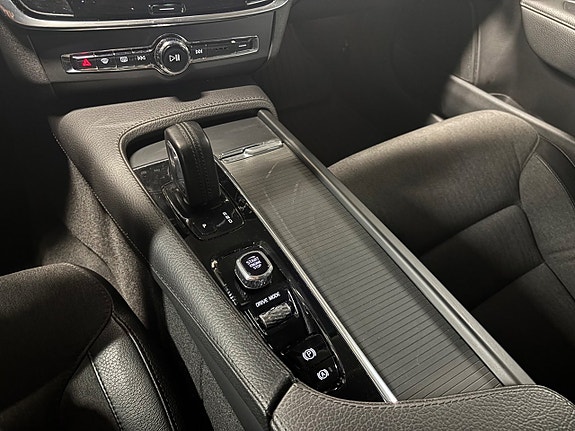 Volvo V90 Cross Country 21 of 25