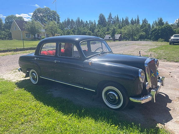 Mercedes-Benz 180 2 of 5
