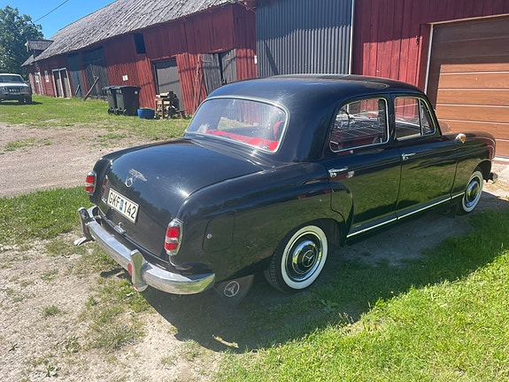 Mercedes-Benz 180 4 of 5