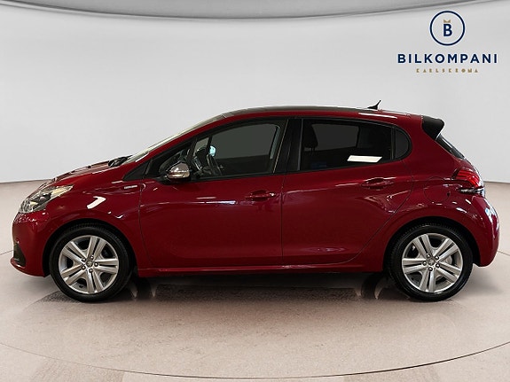 Peugeot 208 2 of 5