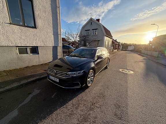 Volkswagen Passat 2 of 5